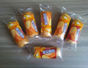 面包卷包装机-面包包装机-蛋卷包装机-枕式包装机