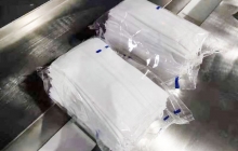湖南枕式包装机应用-- 一次性医疗口罩包装机（二）
